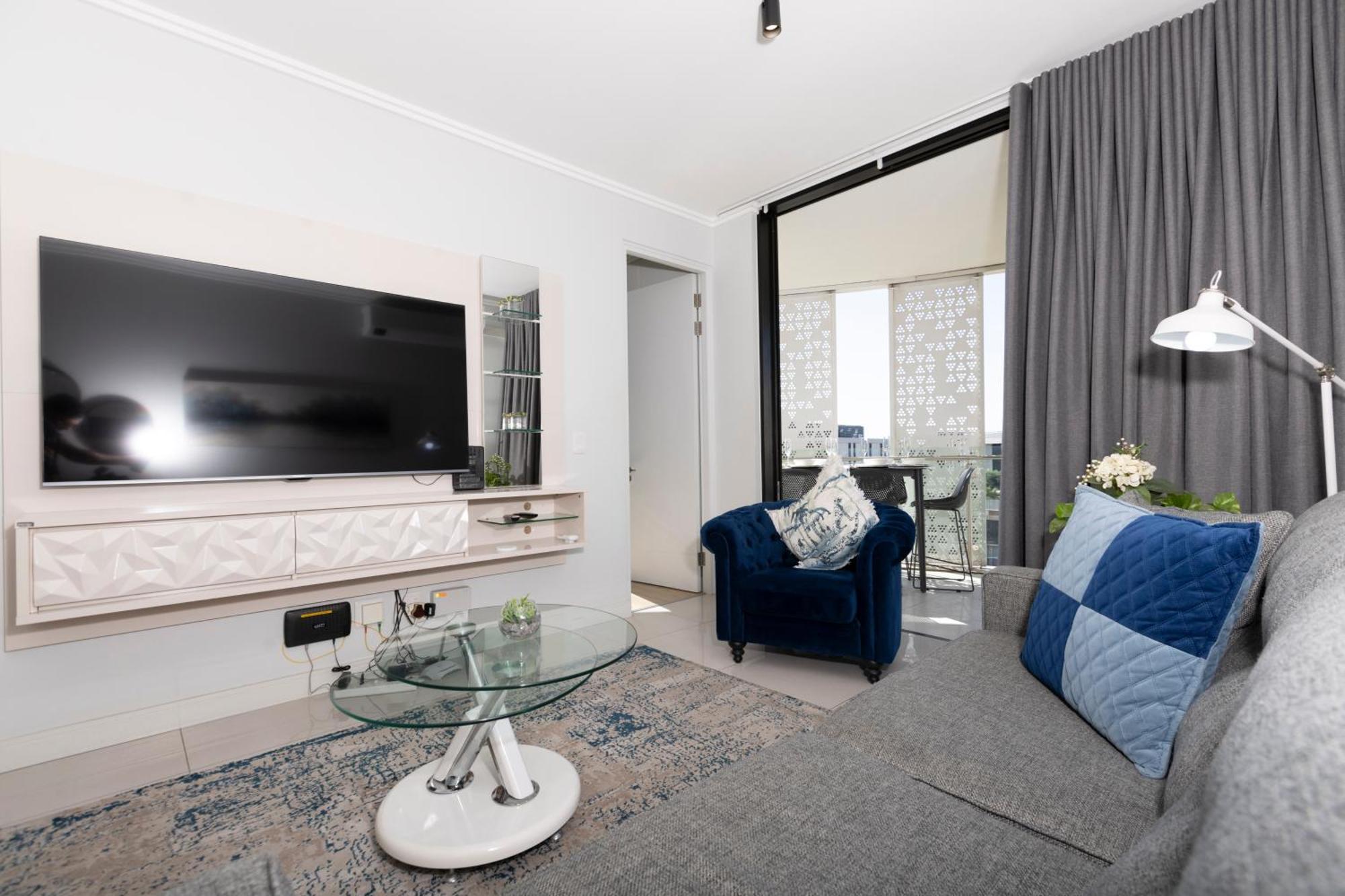 The Executive In Ellipse Waterfall Apartment *